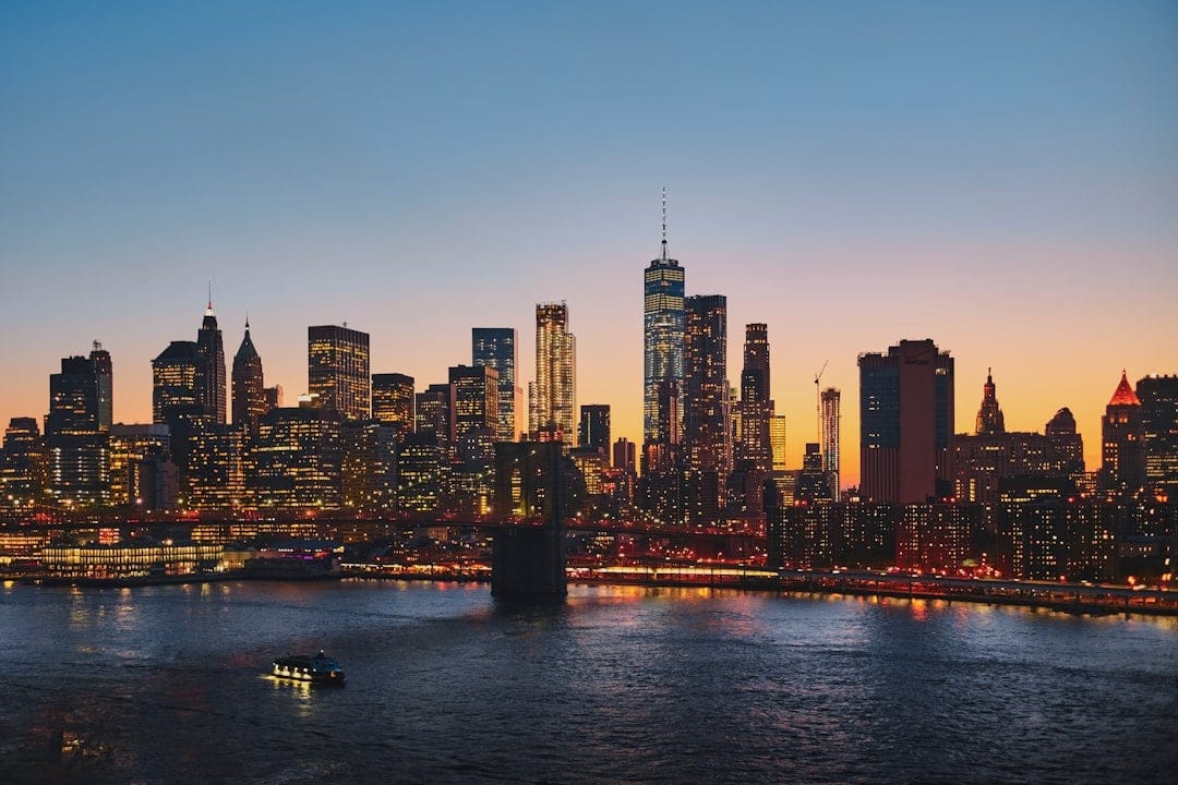 Visiter New York sans guide : la skyline de Manhattan au lever du jour