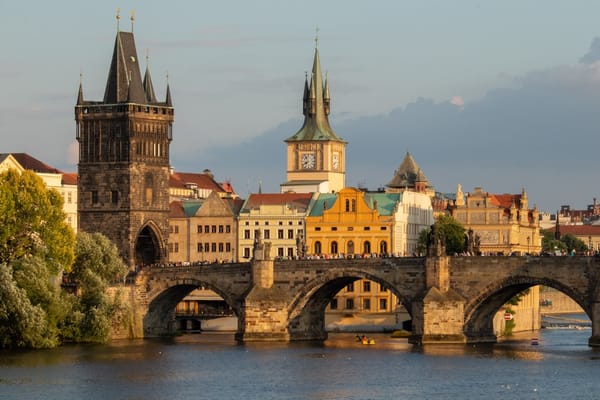 Visite autoguidée à Prague : l&rsquo;itinéraire rive par rive
